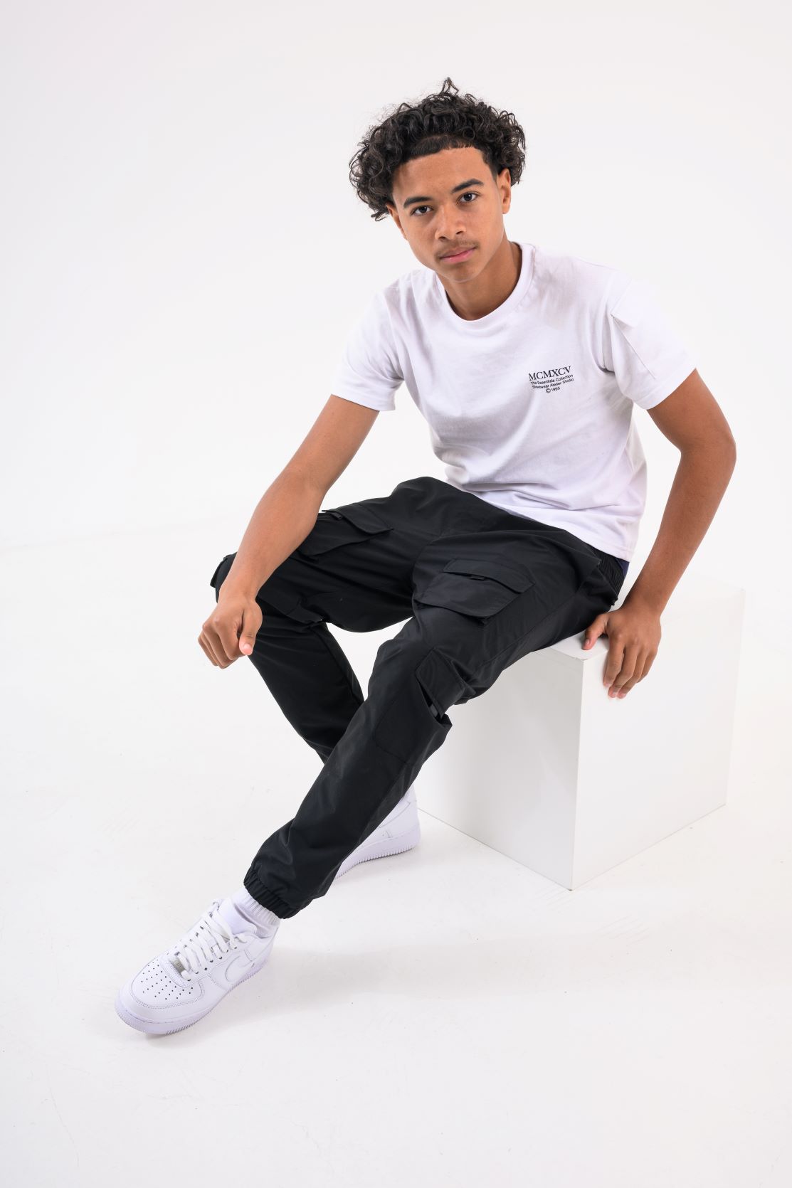 DIVISION BOYS CARGO PANTS - BLACK