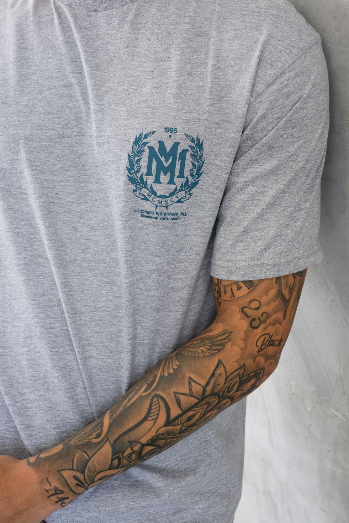 CREST T-SHIRT - GREY MARL
