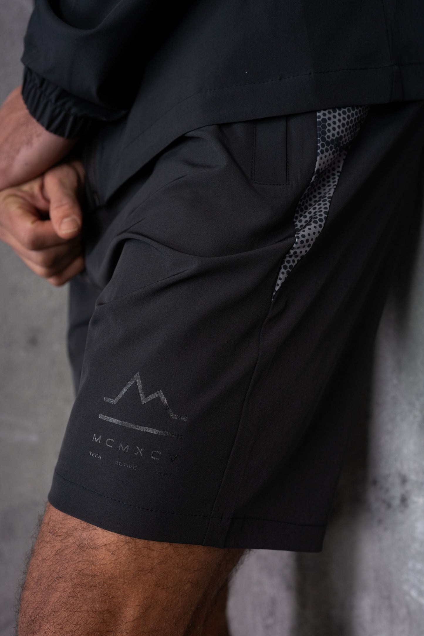 ARMOUR WINDBREAKER JACKET & SHORT - GREY/BLACK