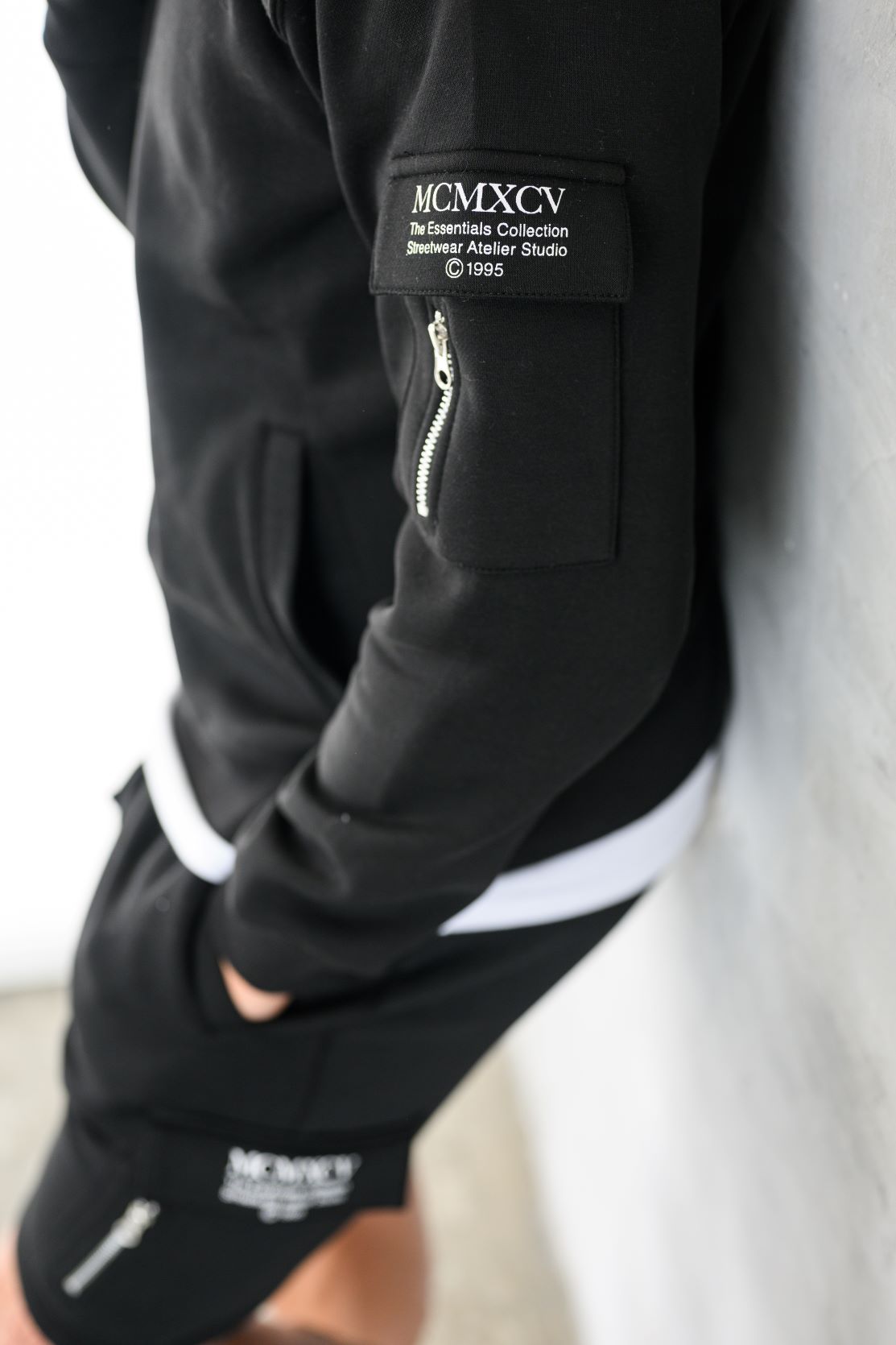BOURNE 1/4 ZIP - BLACK
