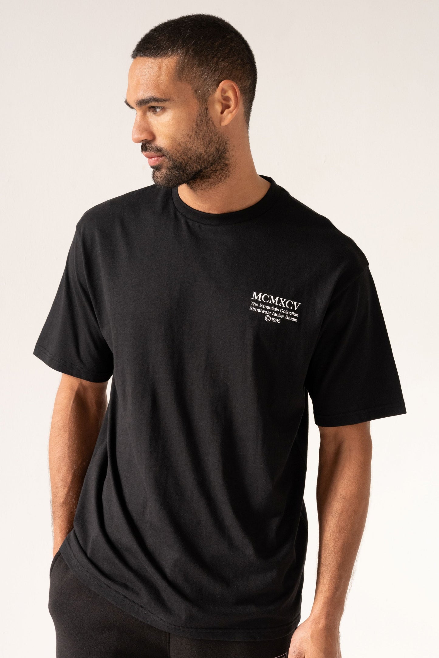 ESSENTIAL T-SHIRT - BLACK