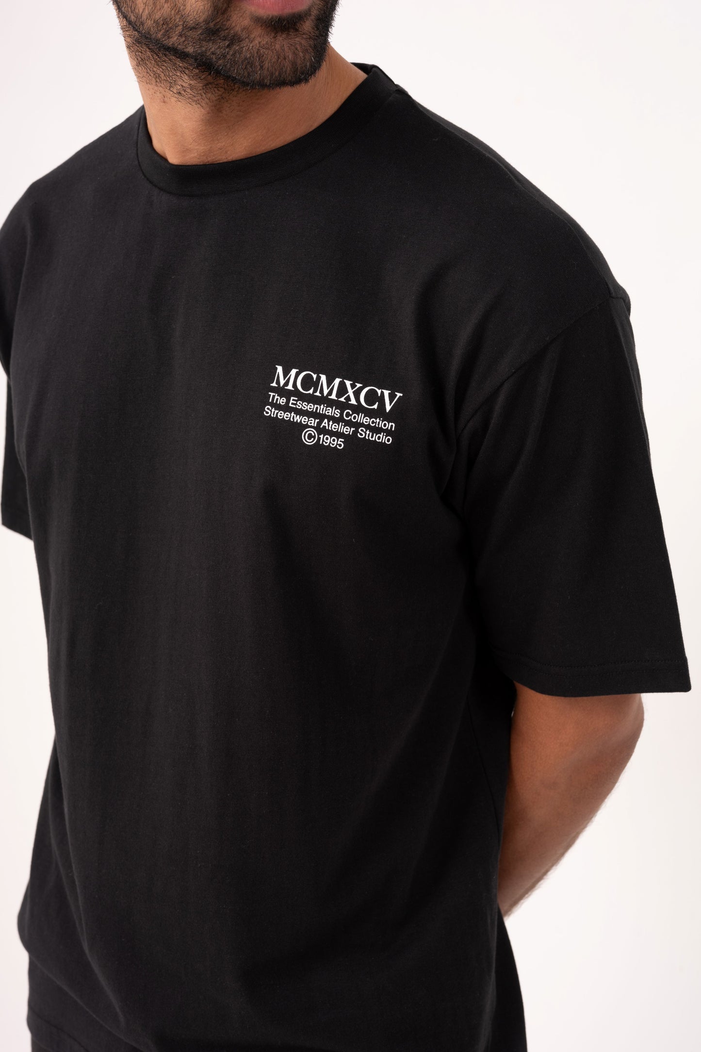 ESSENTIAL T-SHIRT - BLACK