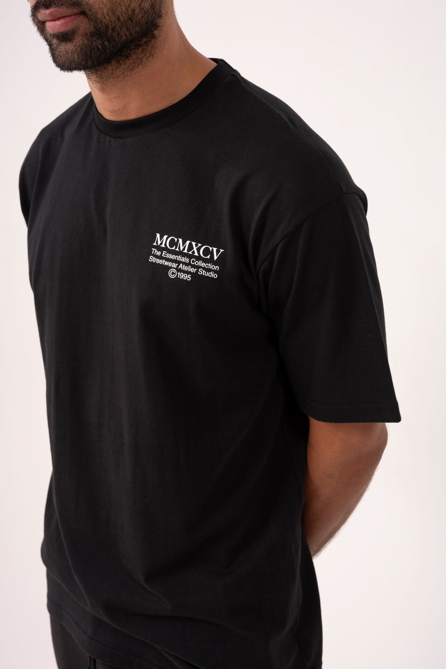 ESSENTIAL T-SHIRT - BLACK