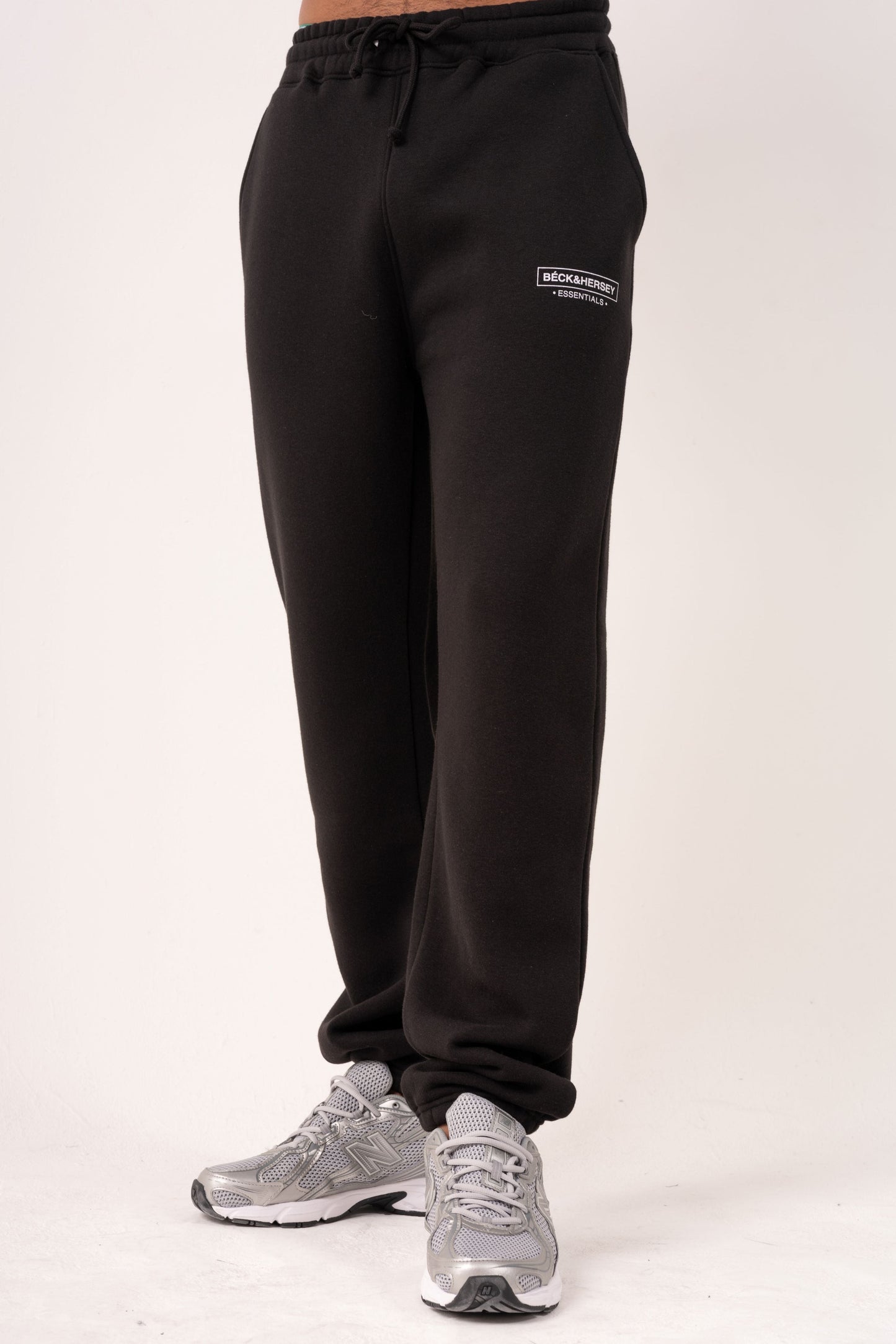 ESSENTIAL JOGGERS - BLACK