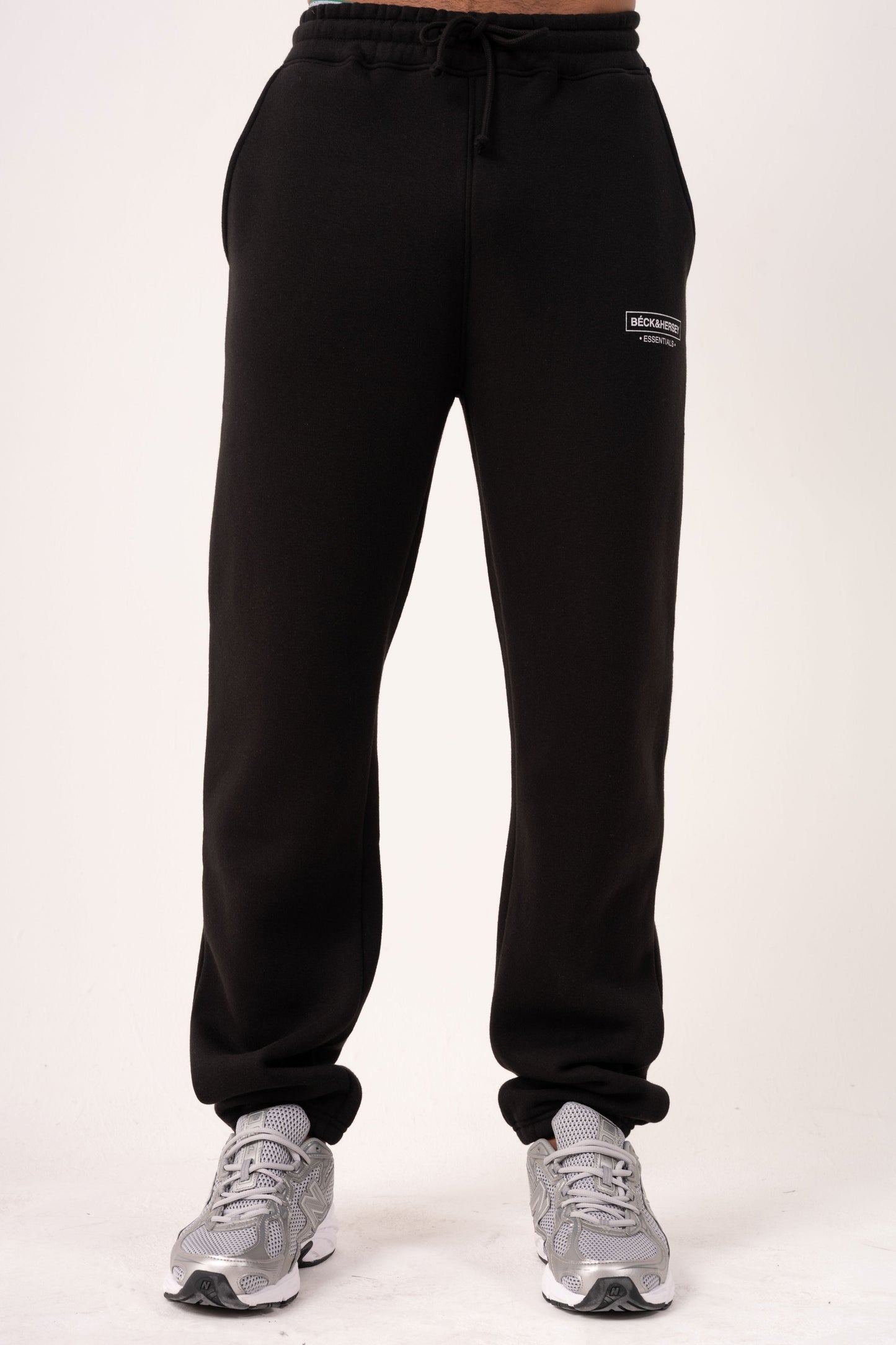 ESSENTIAL JOGGERS - BLACK