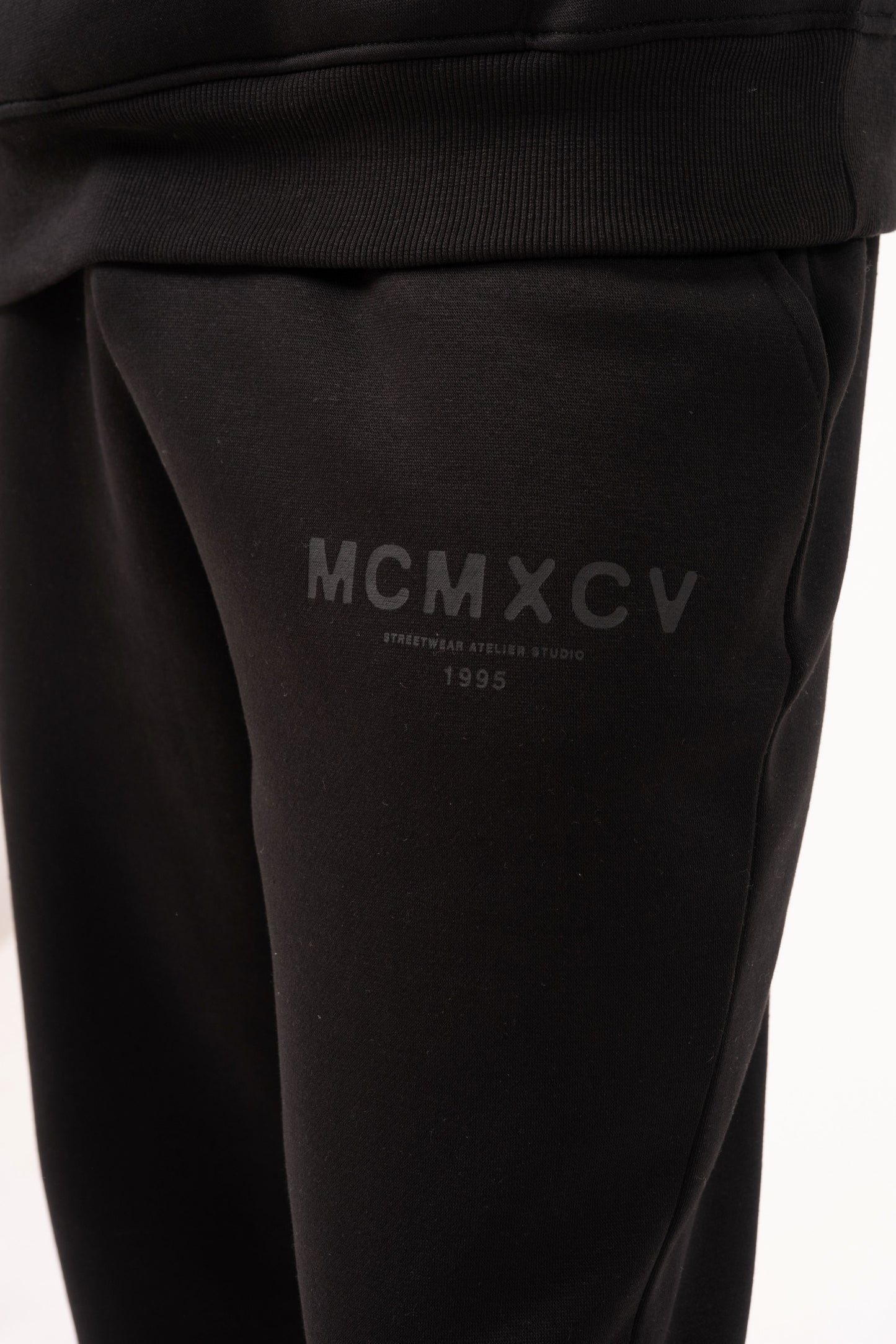 GAMBIT TRACKSUIT - BLACK